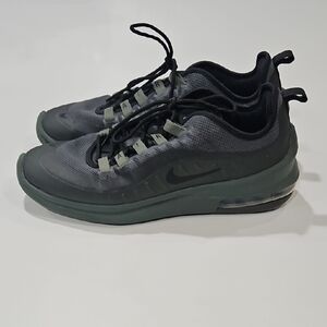Nike Air Max Green and Black Men's Sneakers Sz 8.5. EUC